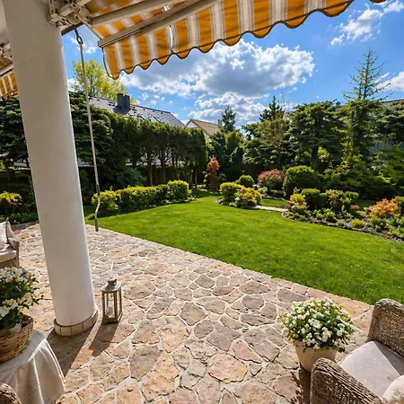 Spacious Garden 15 Min To Cracow Center